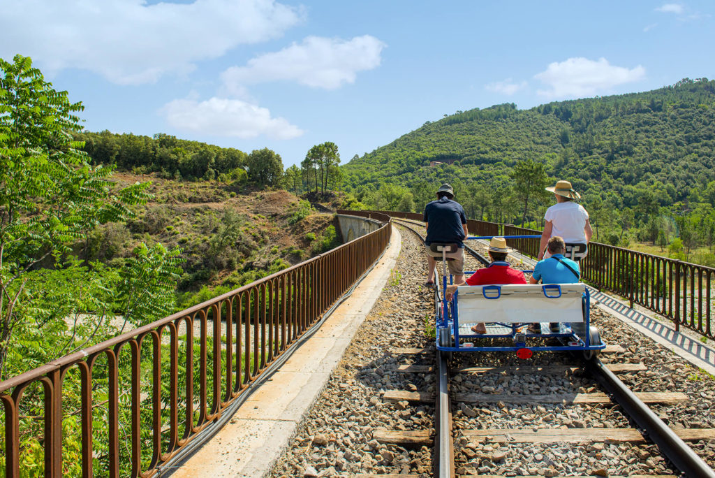 Faire du vélorail